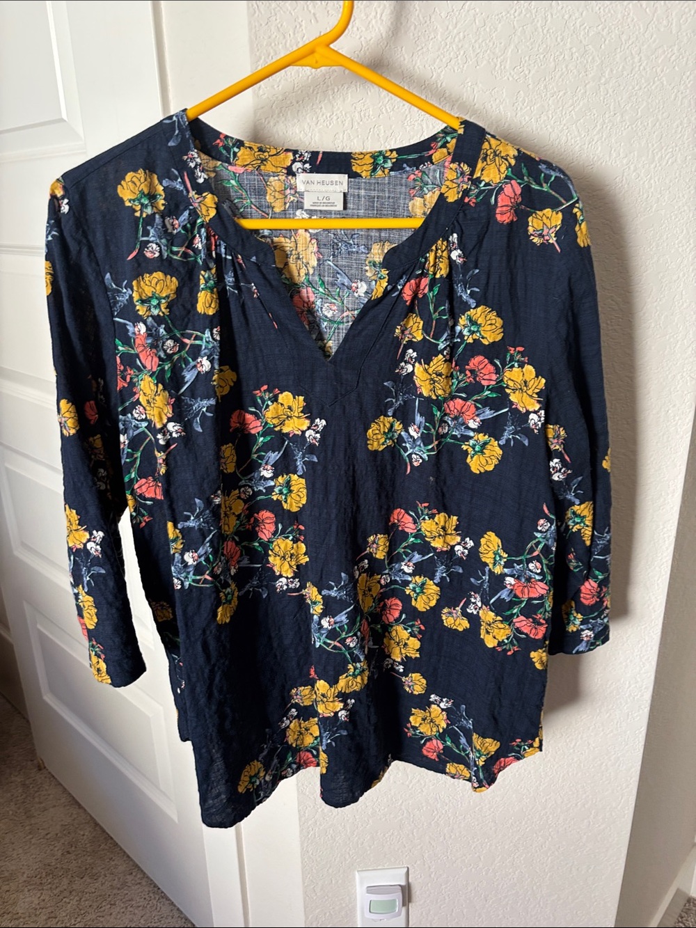 Ladies Van Heusen Navy Floral V-Neck Tunic with Yellow and Coral Blooms size L